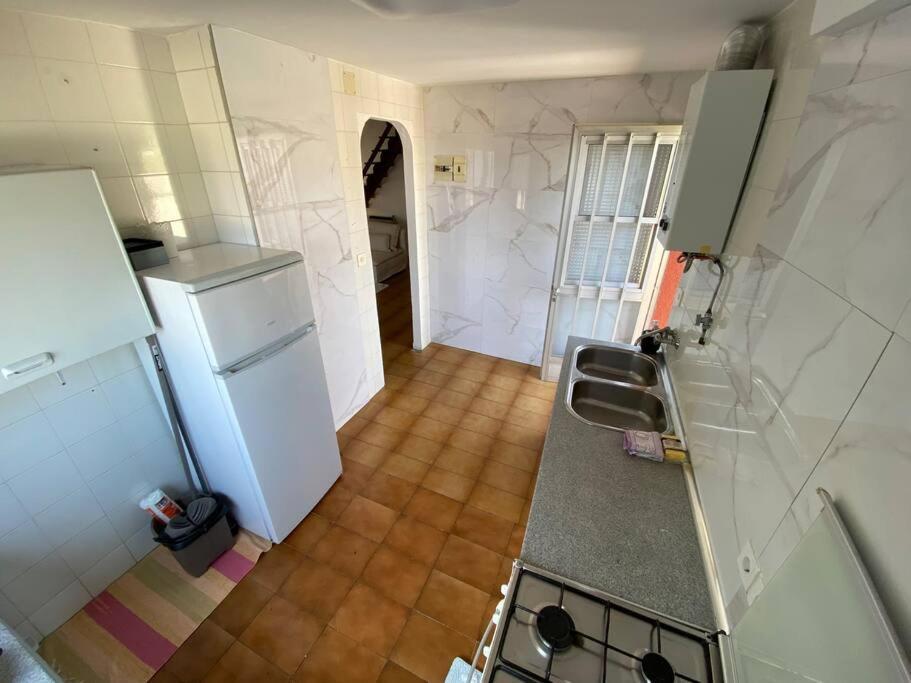 הוילה איסלה דה ארוסה La Casilla - Illa Isla De Arousa - Preciosa Casa Enfrente A Playa Con Vistas Al Mar Y Playa מראה חיצוני תמונה